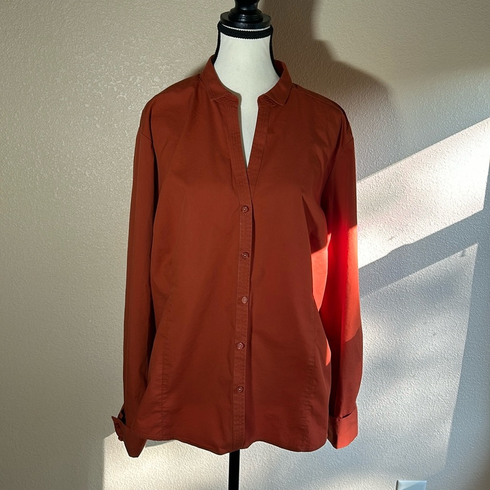 Women's Chico's rust color button down blouse Size large